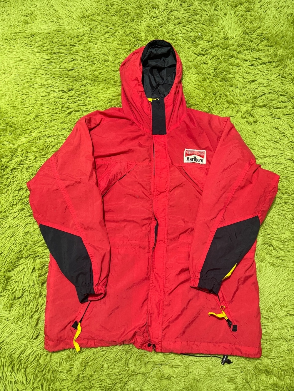 Vintage Marlboro Adventure Team Red Hooded Windbreaker Jacket Men’s Size XL Ref